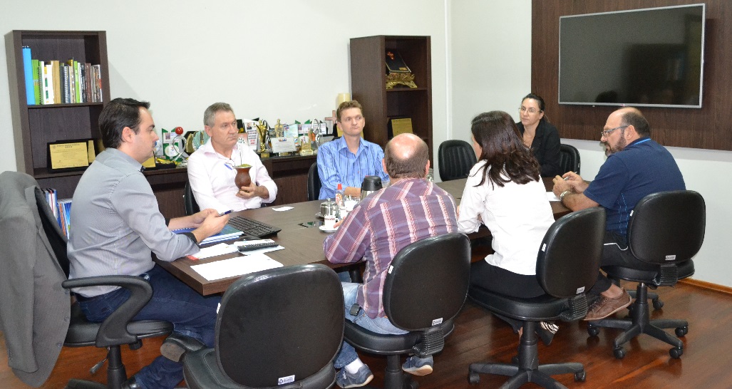 Entidades reunidas retomam trabalhos visando a EXPOGIRUÁ 2016